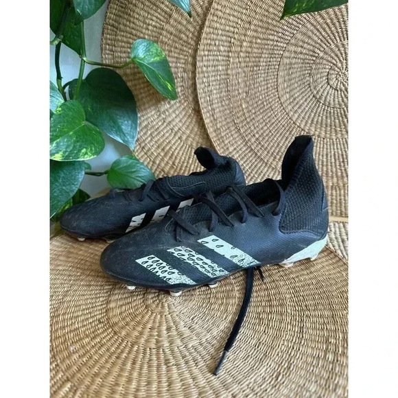 Adidas Predator size 6 cleat sneakers - Picture 1 of 9